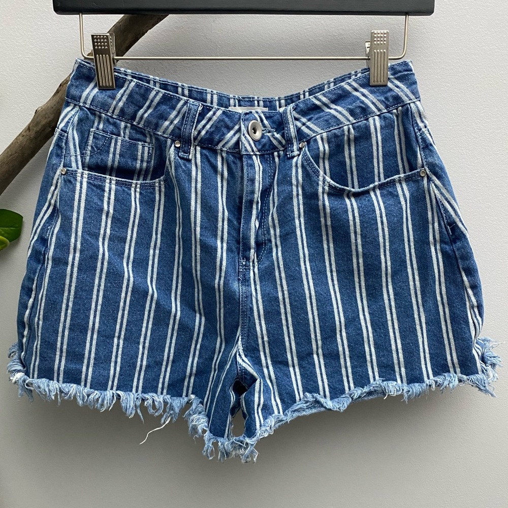 Brand a loves a denim shorts // size 26